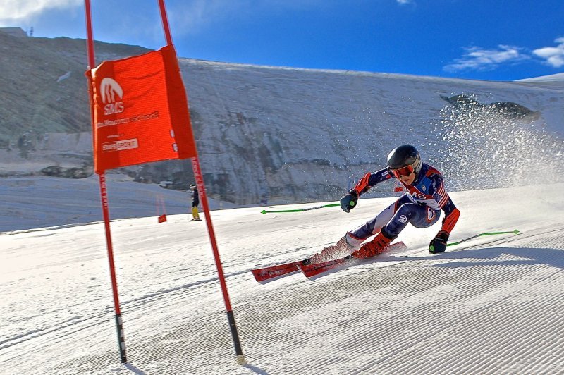 StrattonMtnSch's tweet photo. Congratulations to SMS Alpine student-athletes Jay Poulter `21 and Chloe Lathrop `20, who have both been named to the 2020 @skiVARA Team following their achievements in the 2019 season! Read more at https://t.co/saCbgY8yJ4 #GoChloe #GoJay #GoSMS #AlpineSkiing #Vermont #SkiVT https://t.co/y8RJTtMAza