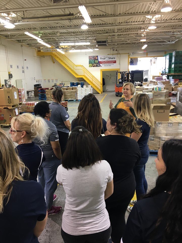 LosaniHomesLtd's tweet photo. Great afternoon yesterday at the @HFShare warehouse packing 🍎🍎🍎 for distribution. Thanks again for allowing us to help out!
#HamiltonFoodShare #LosaniHomes #volunteering #HamOnt #LocalVolunteering #HelpingOut
#6000lbsofApples #900lbsofnectarines https://t.co/mzKKgsC7vs