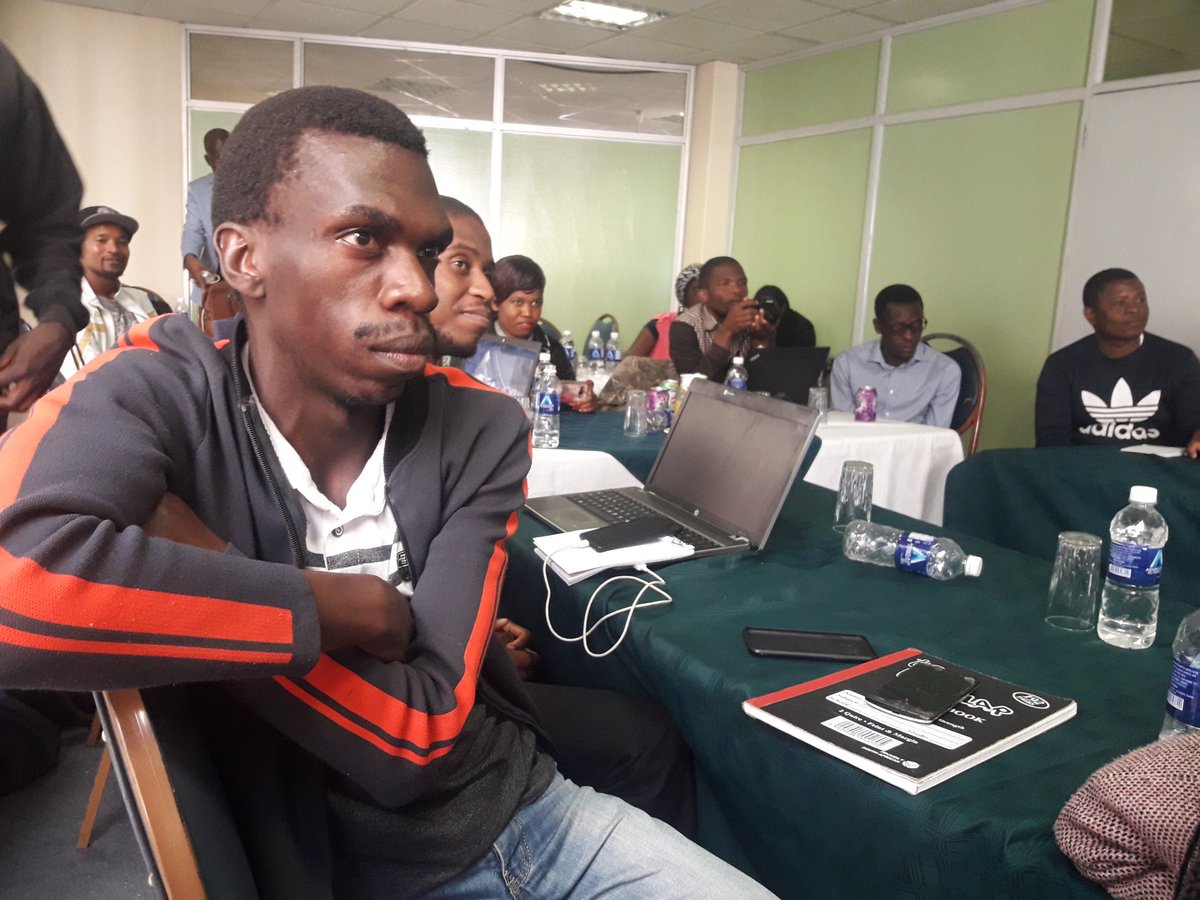 TseisiTP's tweet image. Stories have more than one side. Always multi-source @NguClayton_ urges participants @TheFeedZW Makers Camp underway in Bulawayo. #LearnCreateShare #TheFeedZW