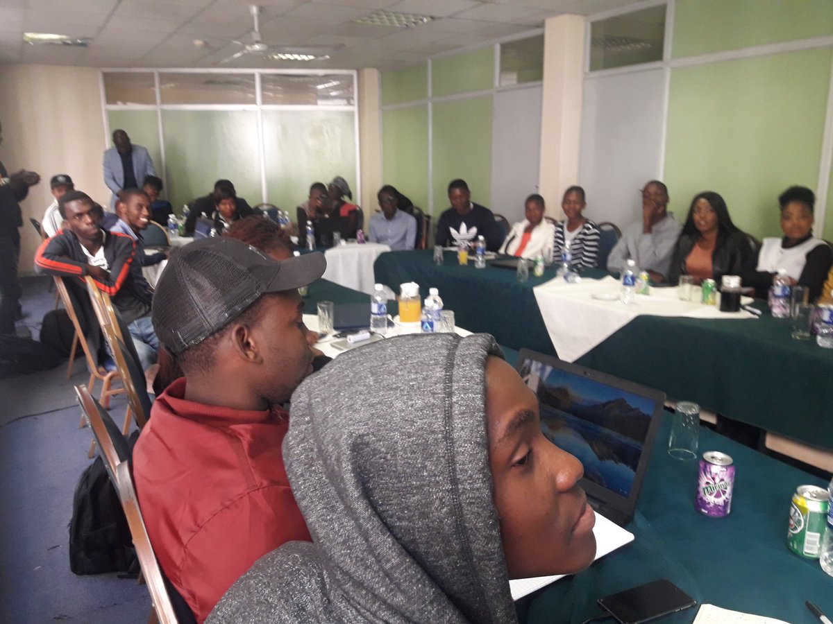 TseisiTP's tweet image. Stories have more than one side. Always multi-source @NguClayton_ urges participants @TheFeedZW Makers Camp underway in Bulawayo. #LearnCreateShare #TheFeedZW