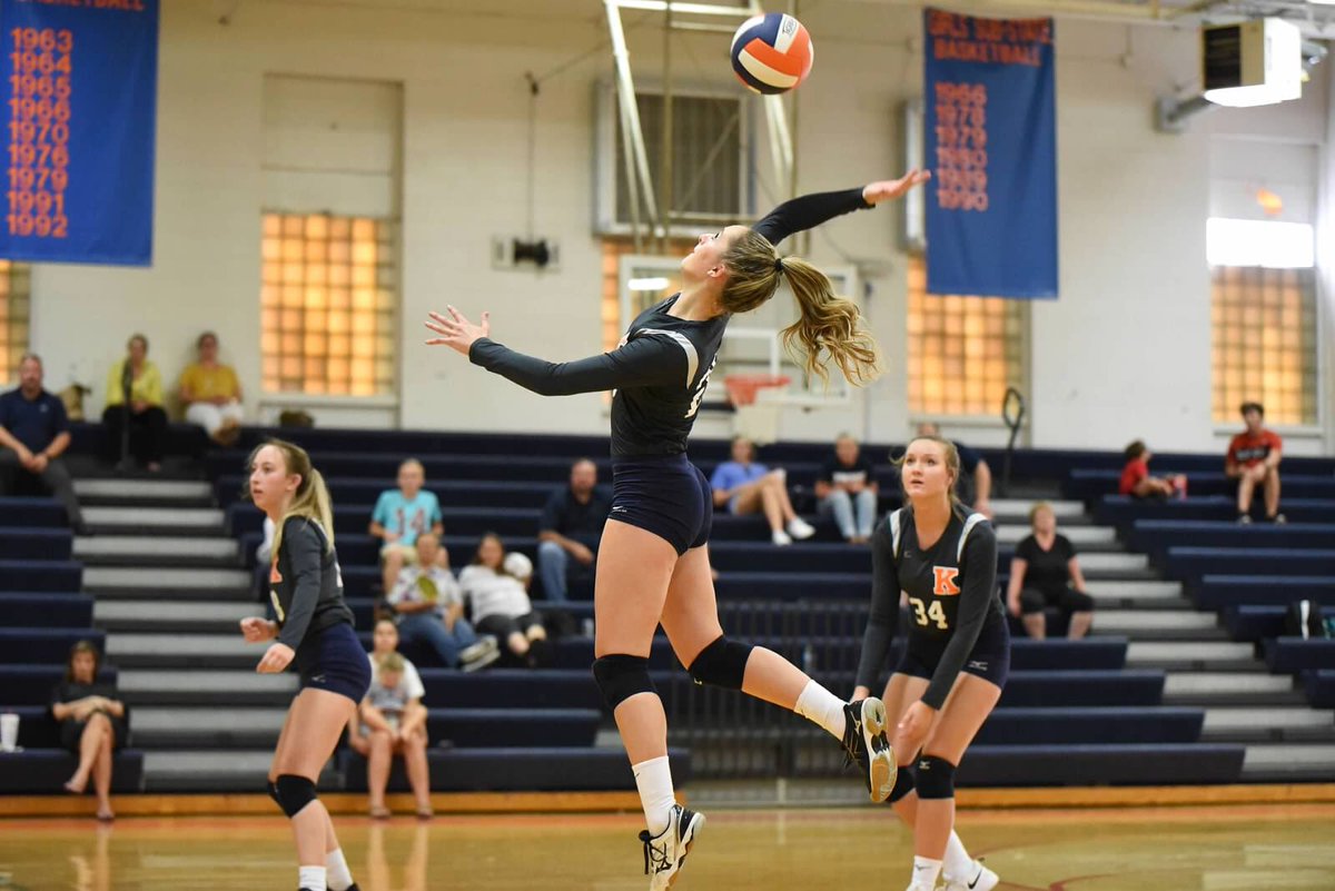 vballkingston's tweet photo. 🔶Y’all know what day it is!! 🔷
District game tonight v. Loudon🤮 @ home!!!
Jv 5:00!!
V 6 :00!! https://t.co/3akOPaZdtj