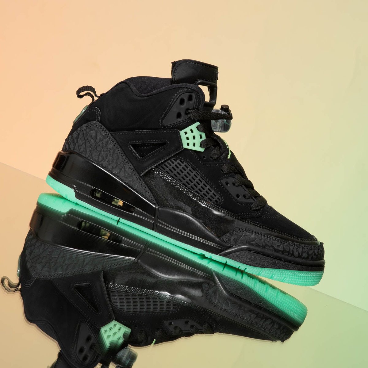 nike air jordan spizike black green glow