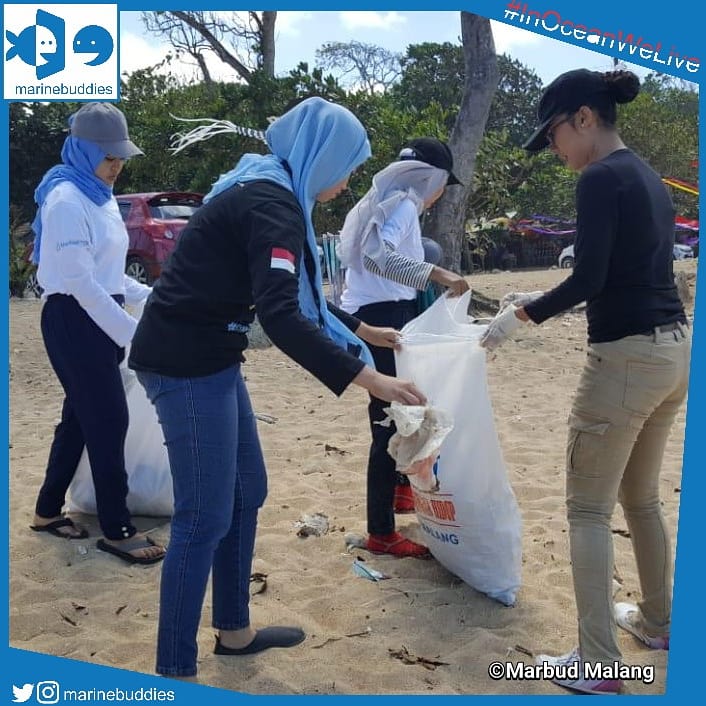 Pantai Wisata Balekambang juga tak luput dari kegiatan #MenghadapLaut bersama <a href="/marbudmlg/">Marine Buddies Malang</a> <a href="/EHMalang/">Earth Hour Malang</a> &amp; <a href="/EHSidoarjo/">Earth Hour Sidoarjo</a> yang bisa total mengumpulkan 109.2 kg. Detil rincian sampah yang didapat bisa di cek klik instagram.com/p/B1dq4RmJDL_/… #InOceanWeLive #Connect2Earth