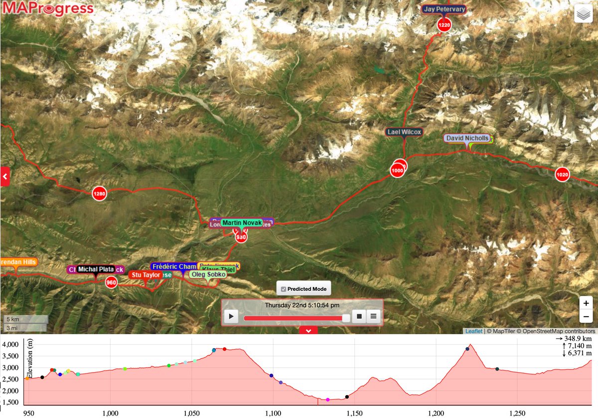 ReinventeToi's tweet image. #SRMR2019: Yeah, Lael est en tête. Sliacan accuse le coup - quel rookie, il a chèrement vendu sa peau ! JayP est 12 km derrière Lael : prêt à n&apos;en faire qu&apos;une bouchée ? Il a plus d&apos;un tour dans son sac..Boucle bouclée, ils vont bientôt croiser le gros de la troupe. Go Lael!!