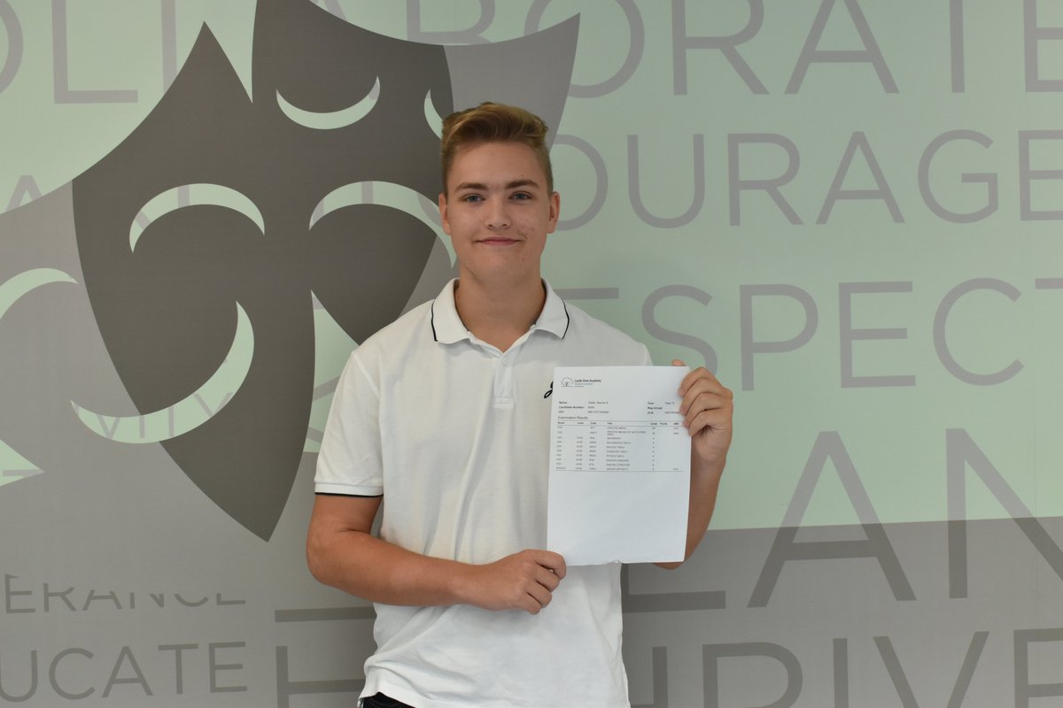 CastleviewUl's tweet photo. Congratulations to Ben who achieved 2 Grade 9s and 7 Grade 8s in his GCSE exams! He is off to study A-level maths, physics and chemistry at @Be_HSDC https://t.co/JW9Oo1LfPm