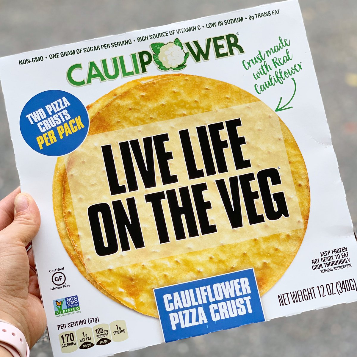 ekwillingham's tweet photo. 5️⃣ things I l♥️ve about @CAULIPOWERED pizza crust:
1️⃣ It’s thin and crunchy 
2️⃣ One box contains TWO crusts
3️⃣ Cauliflower is a nutrition powerhouse with its high fiber and vitamin c content
4️⃣ Minimal ingredients
5️⃣ Takes less than 15 minutes to cook
#eatsbyemsley https://t.co/0sWmyTOCiy