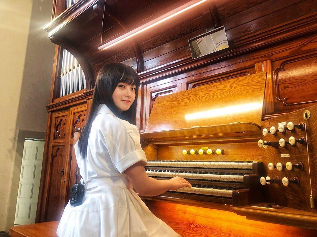 あっきー 環者探偵 V Twitter アナザースカイii公式インスタ更新 T Co Bvaqf7iryx オルガニストの叔母の演奏に感動し環奈ちゃんもオルガンを弾いています 明日の23 10のアナザースカイは絶対見るぞ アナザースカイ 今田耕司 広瀬アリス 橋本環奈