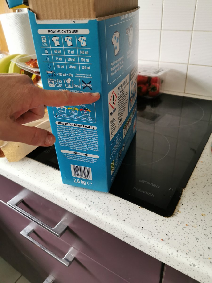 OnceaSmith's tweet photo. @persiluk just opened this 2.6kg box of Persil non bio.
Is this level correct and if it is why the need for such a lot of fresh air? https://t.co/vxVLEGMsho