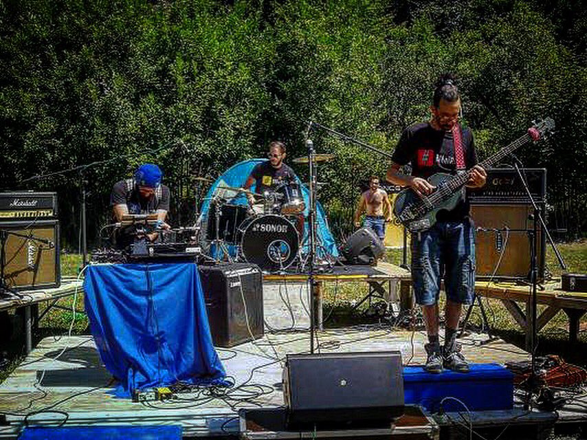 BeppeMalizia's tweet photo. Pey for play!
🤘🏻🎶
(Ph:  QuattroFestival )
#BMeiRA #pey #quattrofestival #music #festival #valboreca #mountain #woodstock #piacenzamusicpride #AsocialNetwork https://t.co/5rZGUW39MH