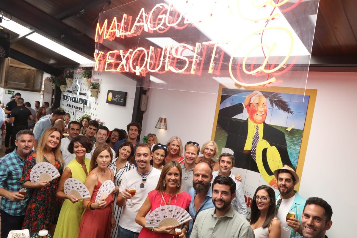Remealsurdelsur's tweet photo. #pasoayer
Estupenda reunión de amigos en la caseta @ElPimpiMalaga y con @CervezaVictoria como anfitrión, buena charla, diversión, música, buena comida y un vaso bien fresquito de @CervezaVictoria siempre dispuesto en la mesa, y servicio excelente. @feria_malaga
#feriamlg2019 https://t.co/BVChQpF09P