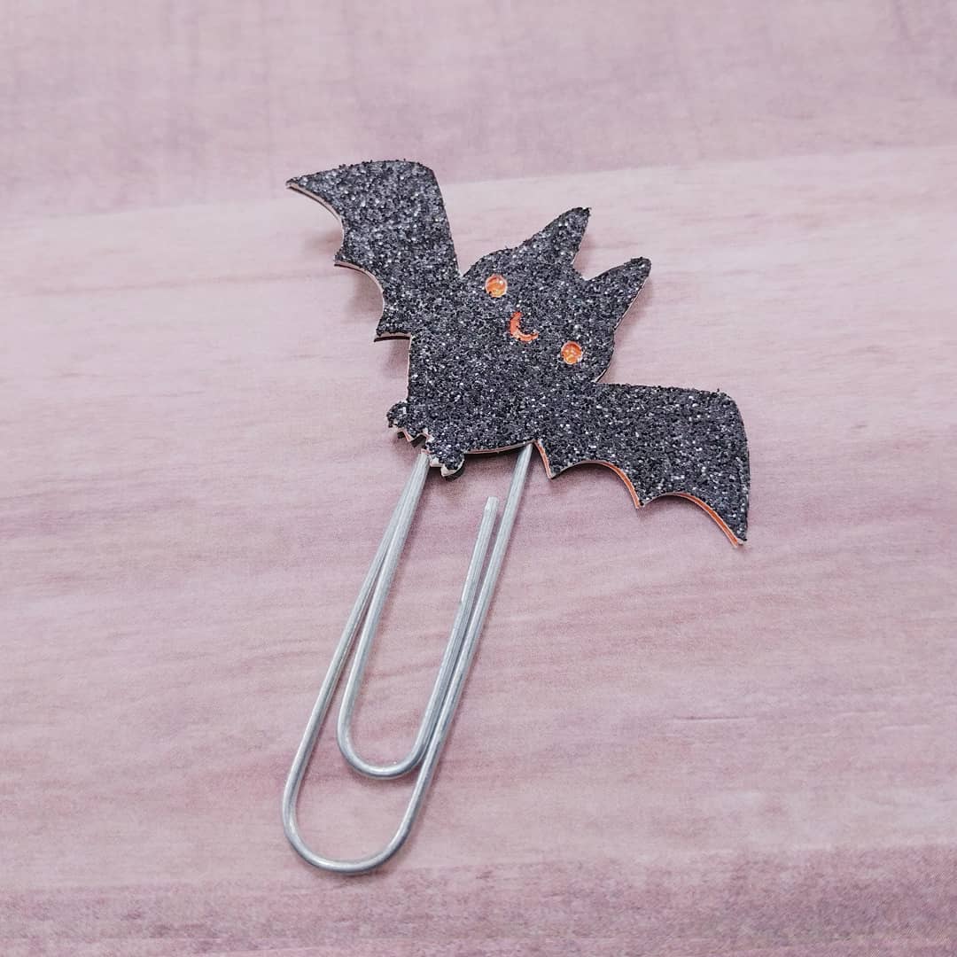 CraftScissors's tweet photo. Don't miss out on these adorable fall releases! Use code facebook10 for 10% off 5.00. https://t.co/eRE7UkOh6N 

#halloween #bats #runwithcraftscissors #plannerclips #plannerclip #etsy #fall #erincondren #bujo #tn #hobonichiweeks #tn https://t.co/9AiMAQxxxH