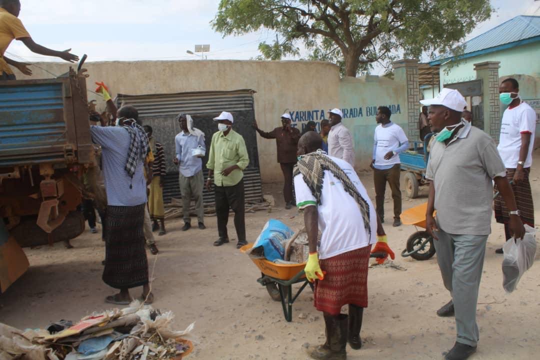 UNHabitat_Som's tweet photo. After priortizing the Community Action Plan, Hudur communities embarked on Hudur town cleaning campaign. Cleaner and conducive cities are key to sustainable urban development. supported by #Midnimo  @Habitatsom @IOM_Somalia @PBFSomalia https://t.co/lmzGPjKZQC