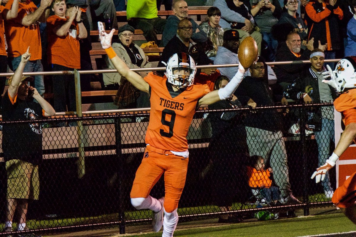 RocDzYaBoy's tweet photo. Only 9 days till Tiger football 🏈 #CatchFlight #Boom #TigerPride #CountdownToKickoff https://t.co/WklN3T9FhQ