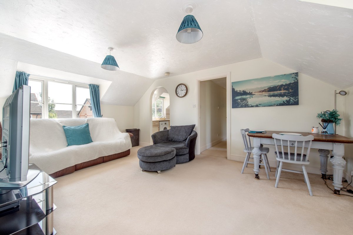 *New property!* *2 Bed Coach House, Nerrols Farm*
A fantastic opportunity for first time buyers or investors, a spacious 2 Bedroom Coach House, situated in a popular development, with the benefit of a garage and a rear garden. #forsale #taunton - tinyurl.com/y4t83exv