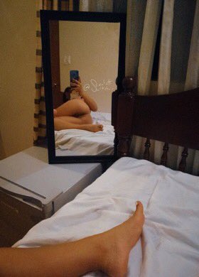 ilovesexe99's tweet photo. Oklm dans le lit https://t.co/JfQjVaMnxp