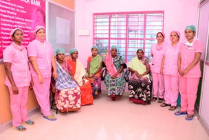 NITIAayog's tweet photo. Breast Milk Bank was established in the #AspirationalDistrict Ramanathapuram to provide access of breast milk for low birth weight, pre-term & orphan babies.
By encouraging pregnant & lactating mothers to donate milk, the incidence of #malnutrition can be tackled. #VikasKiNITI https://t.co/JxY6UEt9Kh