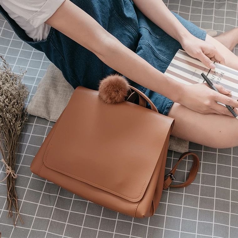 ignichashop's tweet photo. 🌻#พร้อมส่ง! Volcano set 390 บาท #ส่งฟรี! ใบนี้แนะนำมากก วัสดุเป็นหนัง ความคุ้มค่าหลายต่อมาก แถมทั้งที่ห้อยปอมๆตามสีกระเป๋าทุกใบ  และยังแถมกระเป๋าซิปทุกใบ ตัวกระเป๋าซิปสามารถติดกับตัวแป็กด้านใน เป็นตัวกั้นช่องกระเป๋า หรือสามารถถอดออกมาใช้งานแยกได้ 
#กระเป๋าเป้ #กระเป๋าถือ https://t.co/ce3gWmDGYW