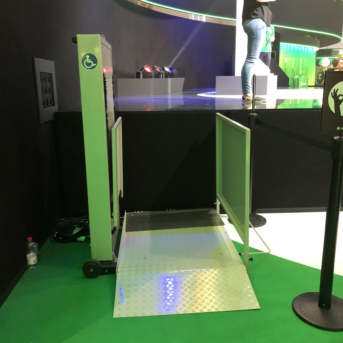 GMaxee's tweet image. 🤜Accessibility bei #XboxGc 🤛
✅360 Rampe
✅ #XboxAdaptiveController bei fast allen Games
✅ Fahrstuhl an der Bühne
✅ Gebärdensprache auf der Bühne (Deutsch/Englisch)
✅ Hinweisschilder + dedizierten Accessibility Manager für Fragen
✅ Keyboard-Tablet zur Ablage auf Beinen