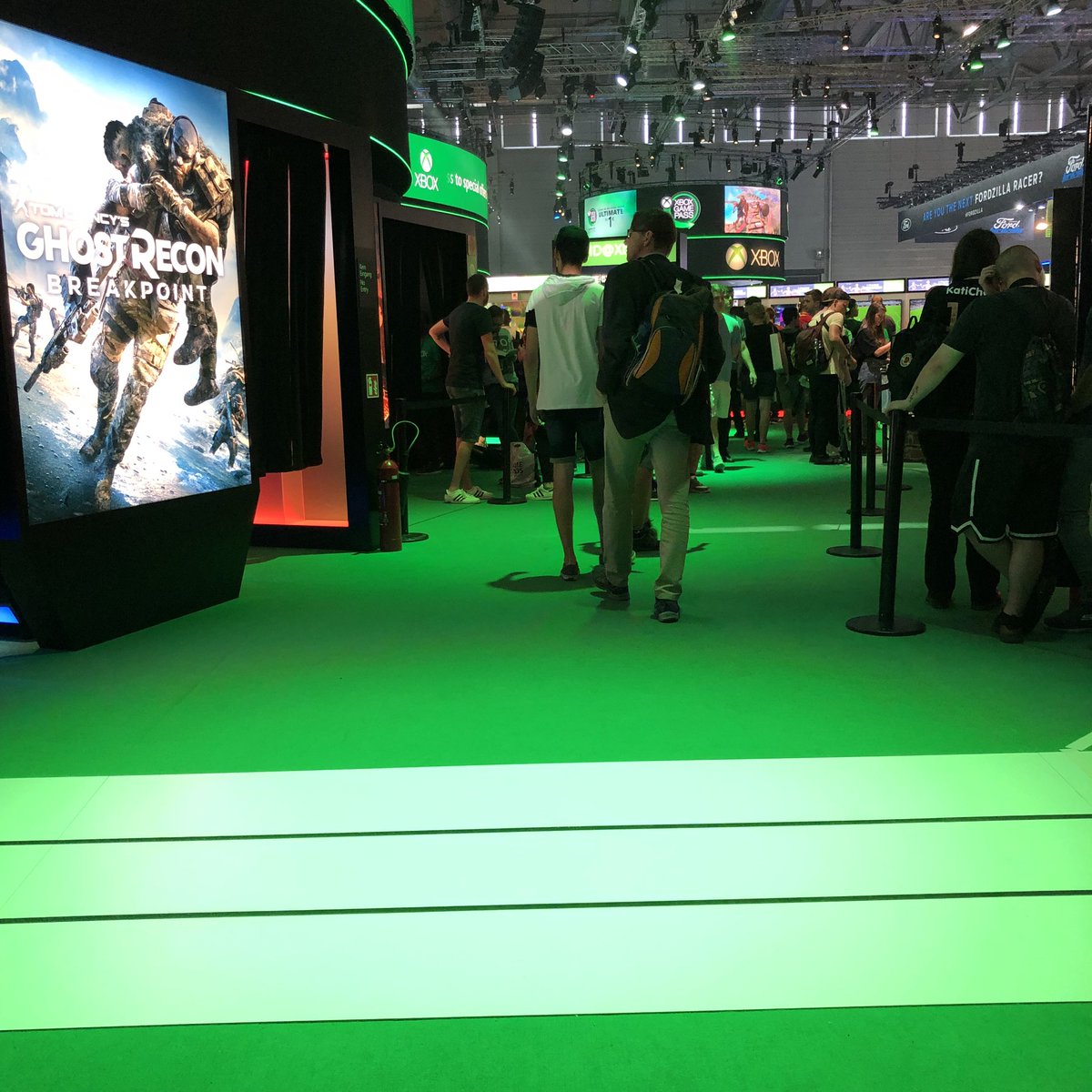 GMaxee's tweet image. 🤜Accessibility bei #XboxGc 🤛
✅360 Rampe
✅ #XboxAdaptiveController bei fast allen Games
✅ Fahrstuhl an der Bühne
✅ Gebärdensprache auf der Bühne (Deutsch/Englisch)
✅ Hinweisschilder + dedizierten Accessibility Manager für Fragen
✅ Keyboard-Tablet zur Ablage auf Beinen