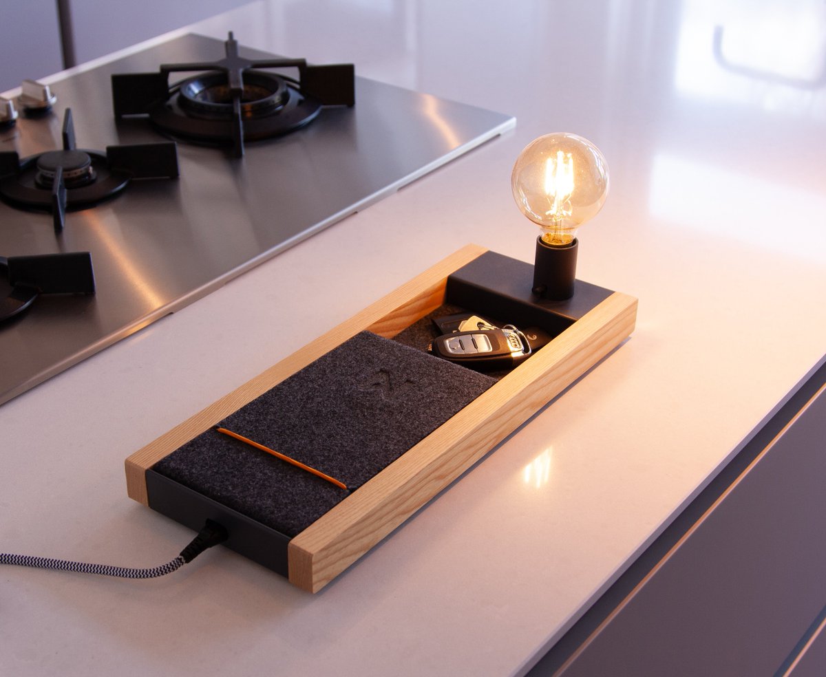 KEENEtechwares's tweet photo. Elegant charging solutions for your digital lifestyle thanks to @WeShareManu 

#wirelesscharging #wireless #charging #manu #kangaroocouch #futuretech #technology #stylishhome #stylish #home #style #tidyhome #supercharge https://t.co/2ds0hXmoGL