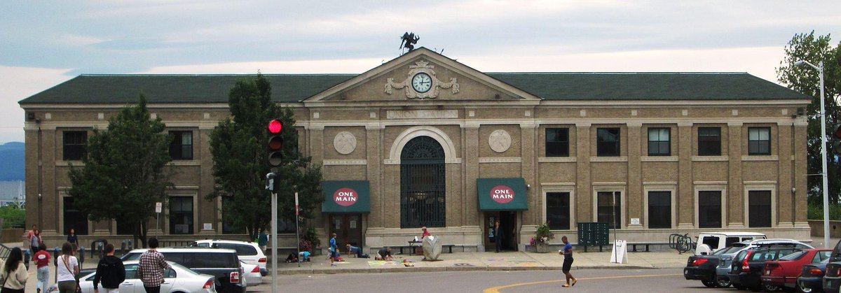 TravelsThursday's tweet photo. Last night I set out for St. Albans in #Vermont! Which has only one train trip at 8:15p from #Burlington VT.  It is always so shocking to realize just how awful the #USA's train service is compared to Europe. @Amtrak was so-so. https://t.co/lRMNO9RVOA