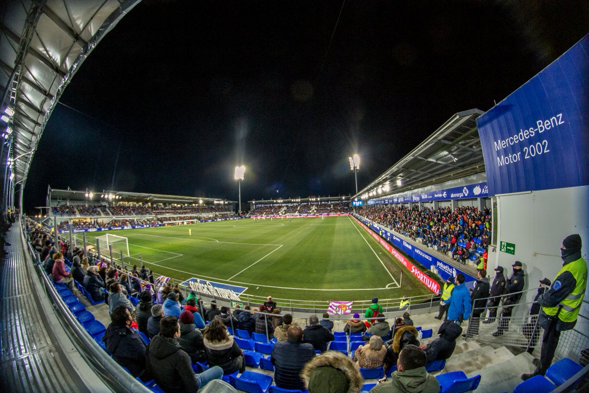 SDHuesca's tweet photo. REGALO 🎁  | Volvemos a El Alcoraz 99 días después de nuestro último partido. 
¡Y queremos que tú también estés allí!

🎟️ ¡Gana 1 ENTRADA DOBLE para el #HuescaDepor!

Síguenos + RT 🔁

🎲 ¡¡Ganador mañana a las 21h!! https://t.co/nirmLwn4aG