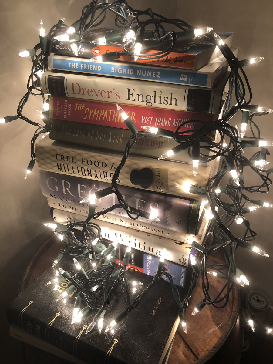 Magsfstop's tweet photo. Dear Gwyneth Paltrow: 
That’s not how this works; that’s not any of this works. #books #bookcurator #WritingCommunity #readingisfundamental #curateyourown https://t.co/3BI9gCKsVo