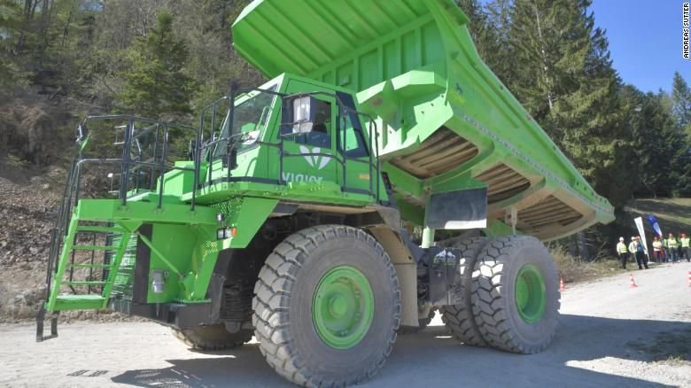 GenerationEnlit's tweet image. #KuhnSchweiz has designed the world&apos;s largest #ElectricVehicle – a 45 tonne dump truck that charges as it works buff.ly/33PKjSe