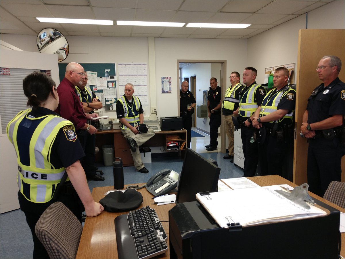 MUHealthSafety's tweet photo. MU PD, morning brief. Getting ready for the incoming students. Safe travels today, and if you have any questions feel free to ask an officer. #Lovemu #PDstrong @CEPattersonJr @mansfieldU https://t.co/vYmwk1iR9T