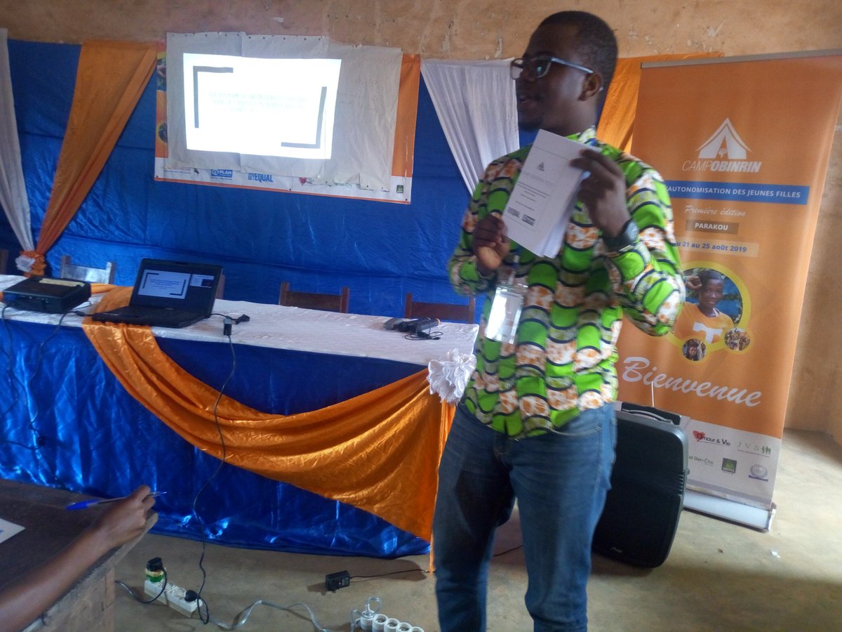 ab_benin's tweet photo. Au #CampObinrin2019, @CyriaqueGlory anime une session sur la vulgarisation du Code de l'enfant. Il les entretient sur les fondamentaux qui assurent aux filles des garanties de protection contre les abus. Il décortique ses lois de pour les rendre accessibles aux participantes. https://t.co/UMeCSK8EW3