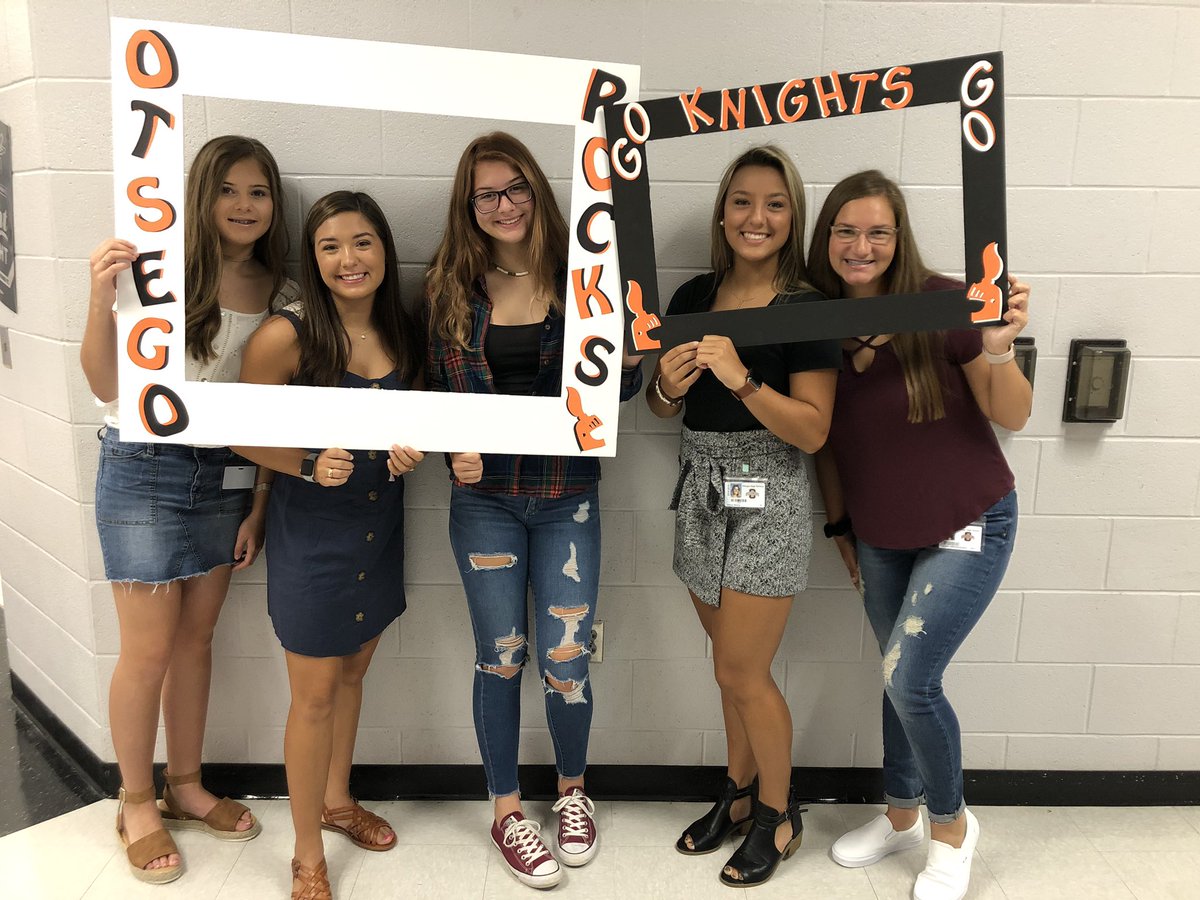bellaroo311's tweet photo. Happy first day of school!🤓📚 Photo creds to THE Ms. Jones #OtsegoRocks @OtsegoHSOffice https://t.co/UJV53axSbX