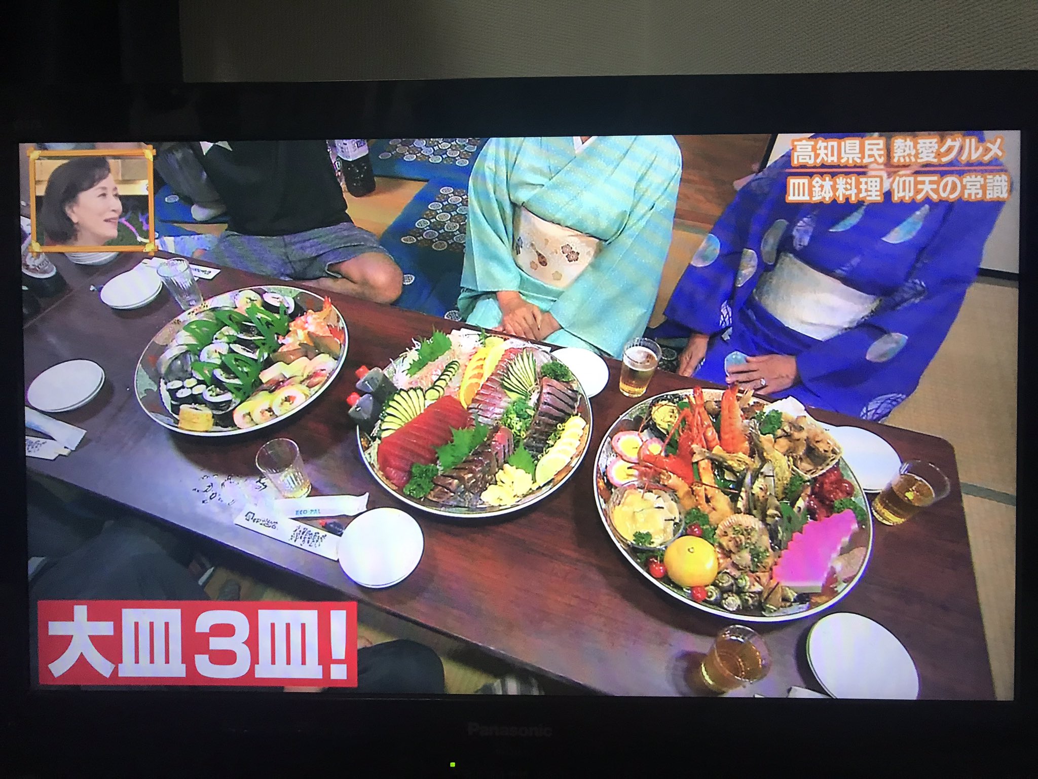 モリナオフミ フラチナリズム 皿鉢料理は 高知県民のスタンダードやきね 婚礼 葬式 法事 神祭 七五三 節句 新築祝い 還暦 祝い などなど とにかく 今だ っていうタイミングで頼む皿鉢 結局は酒のみたいだけ さすが酒豪県高知県 誇り高き民族よ