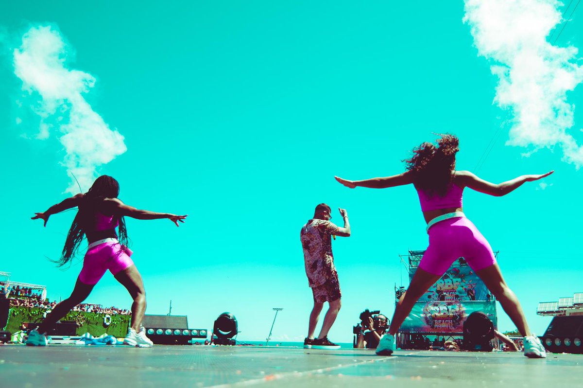 .<a href="/FarrukoOfficial/">.</a> también hizo parte del cartelazo mas importante de Europa <a href="/ReggaetonBeach/">REGGAETON BEACH FESTIVAL</a> #Barcelona

Fotos by / <a href="/ziatoutman/">ziat outman</a>