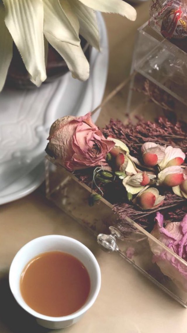 الوقت إللي جمعني فيگ ببقى احبه لأِخر أيام عُمري ــــــــــــــــــــــــــــــــــــــــ ..!
.
.
.