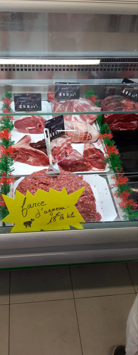 romainleberger's tweet photo. Nos produits dans notre magasin de producteurs, fromage de chèvre et viande d'agneau
#ventedirect
#FrAgTw https://t.co/UiCXqSGyi1
