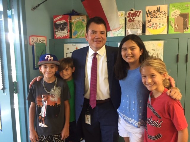 So proud that @ZilkerElem was part of Dr. Cruz's Back-to-School visits!  Thank you 5th grade leaders for your help!  @AISDElementary @ghicks5