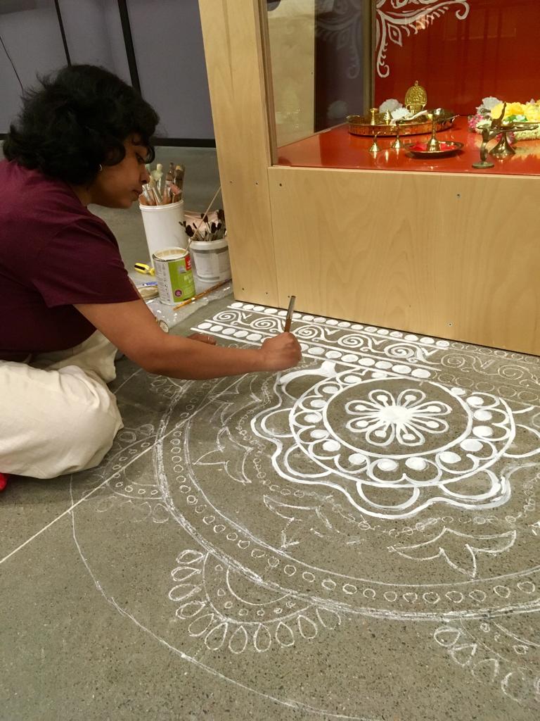 HRmuseo's tweet photo. #Bengalistyle #Alpona welcomes visitors in our new museum premises in #Entresse. The traditional artwork is mainly done by women #sevendaystogo #shoppingmallmuseum #KulttuuriEspoo #India https://t.co/26enPj66HK