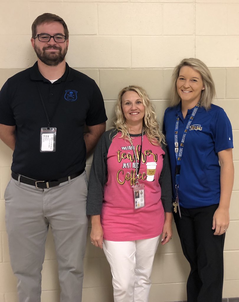 pamgriner's tweet photo. Veteran teachers should always surround themselves with newer teachers. A teacher is never too old to learn new tricks! @coachegrady #econteachers #glynnweteach https://t.co/uBeloWnCWK