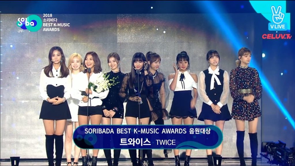 TWICE memenangkan tiga penghargaan di Soribada Best K-Music Awards 2019 hari pertama, Kamis (22/8/2019).