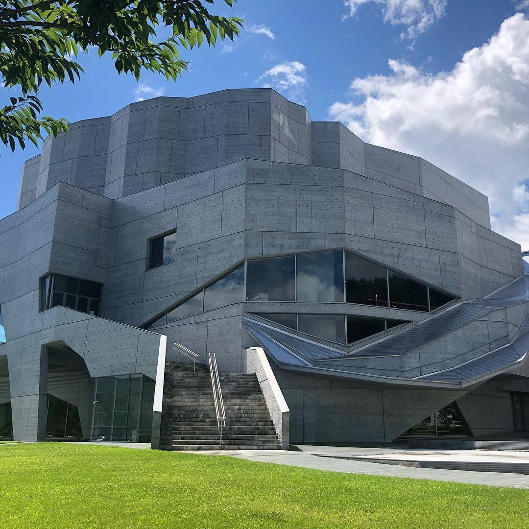びゅうたび 大船渡市民文化会館 市立図書館 岩手県 リアスホール とも呼ばれているこの建物 デザインは 大船渡の美しい自然をモチーフにしているんですって 写真提供 Mio4 様 詳しくはこちらで T Co Ksq2ng5tdp びゅうたび