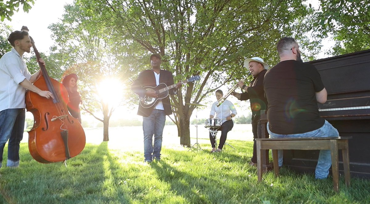TheMLChronicles's tweet photo. Some more photos from our Out of My Mind music video. Incredibly enjoyable to be making music that positively impacts lives. #positivity #music #playingmusic #band #bands https://t.co/c01IoeACpe
