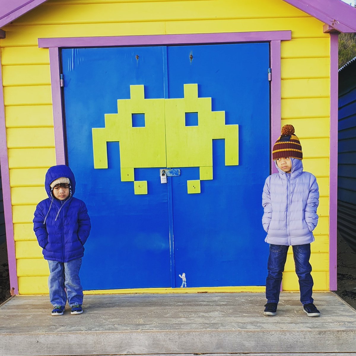 PuyatPlayhouse's tweet photo. It was a cold day, but it was cool to see this bathing box 

#brightonbathingboxes #spaceinvader #retroaesthetic #melbourne https://t.co/3e4XBB9SSD