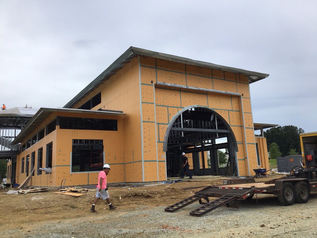 DavieConstNC's tweet photo. One of 5 new financial institutions under construction in NC. Teams are also on several dozen renovations of financial institutions across the South. We're building on our extensive experience in this area! #financialinstitutionconstruction #bankconstruction #cuconststruction https://t.co/SzoD6eK2JR
