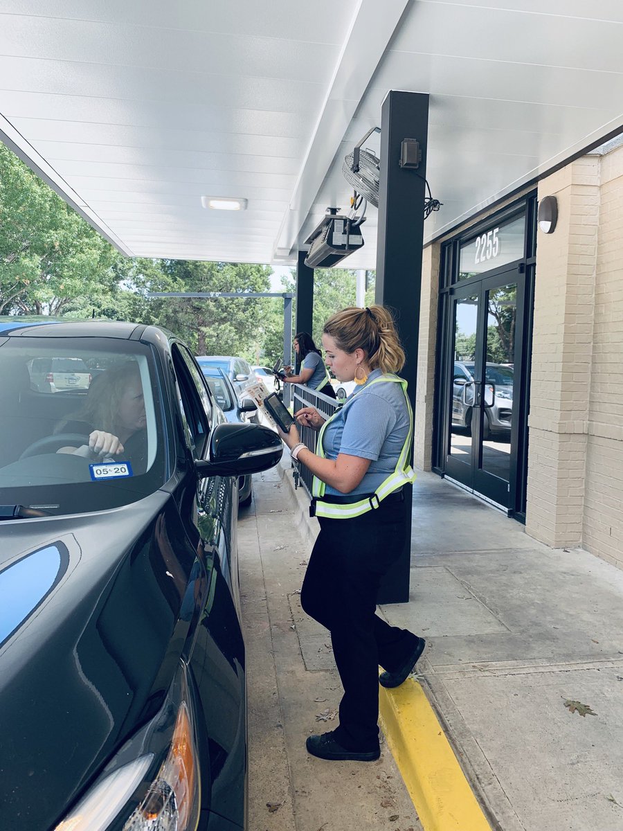 The heat won’t stop us from giving you the best service possible.  Stop by and grab lunch to go! 🚗🐔 #eatmorchikin