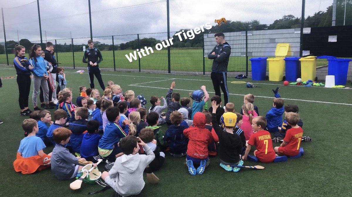 MariaBergin1's tweet photo. Thanks so much to Eoghan O Donnell for coming down to our Castleknock Club Camp . He was great with the kids and a great role model for them 😊💙🏑 @EoghanODonnell9 @CastleknockGAA @DubGAAOfficial #rolemodel #clubcamp #currentstar #futurestars #gpomaria https://t.co/RJwohD49vD