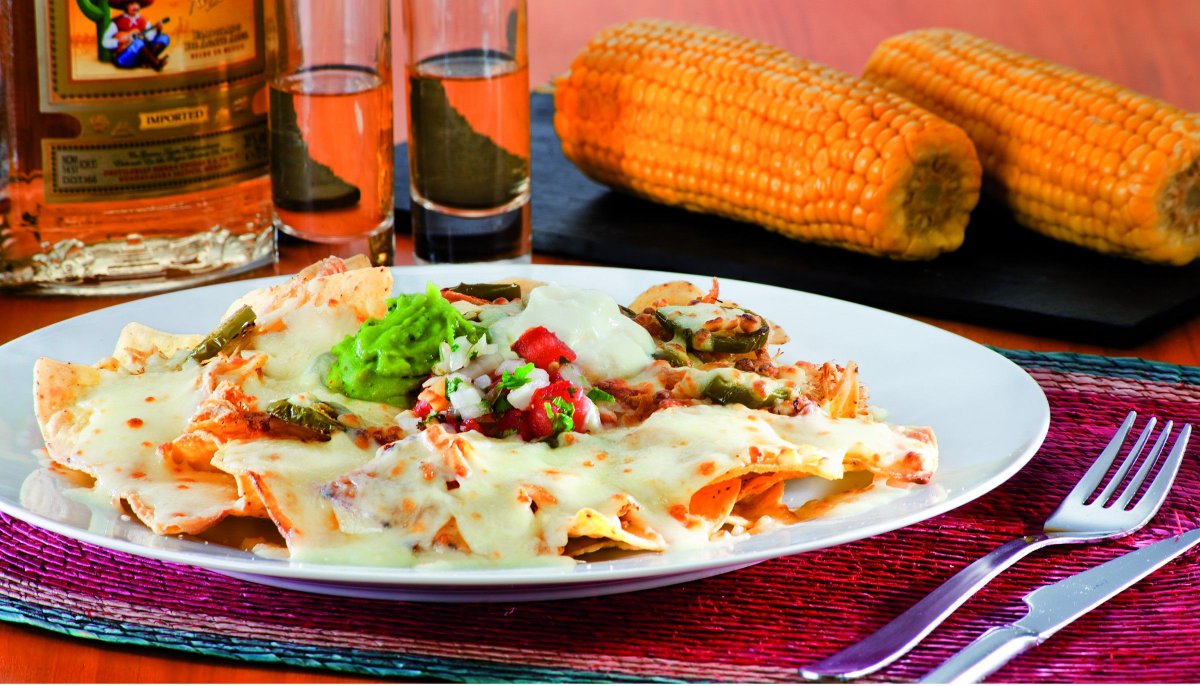 Olvídate de los típicos nachos de "paquete" . Los #TheBorderNachos de Rio Bravo se elaboran siguiendo la receta tradicional y les añadimos mozzarella, pollo, jalapeños, crema agria, pico de gallo y guacamole fresco.

🤤 ¿Dipear? ¡En Rio Bravo siempre es a lo grande!