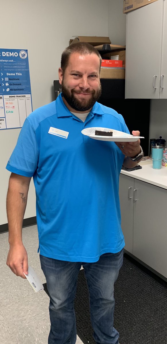 Dans last day here @Jenison_store! Thank you for all your hard work and your sense of humor, you will be missed sir! #Cheesecake <a href="/Jason_Ziemba/">Jason Ziemba</a> @AlexisBatesGLM <a href="/gman1235/">Gman123</a>