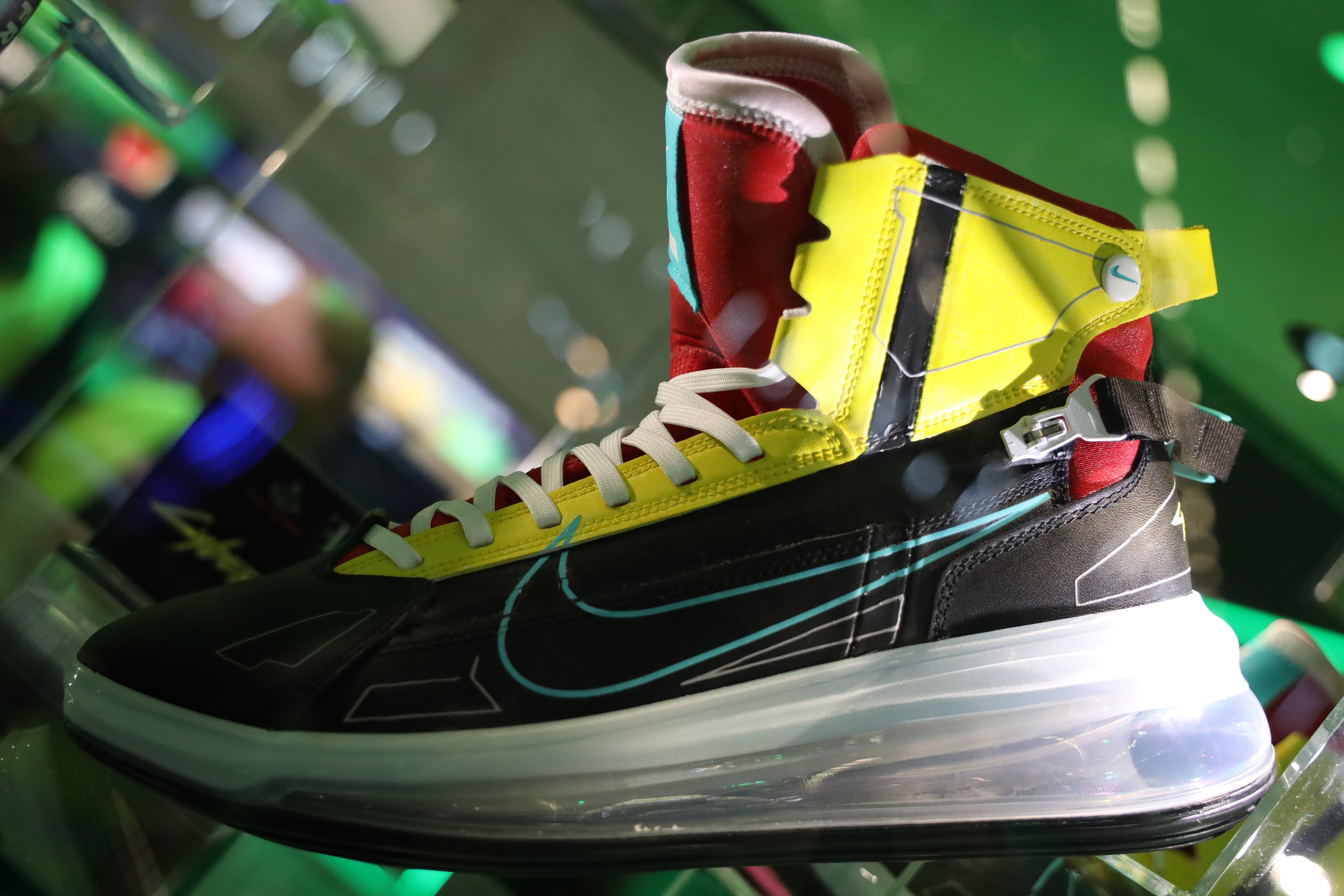 Rebotar George Stevenson cueva Cyberpunk 2077 on Twitter: "It doesn't matter how well you do something, as  long as you look good doing it! Together with @Microsoft and @footlocker  we've got this unique pair of sneakers