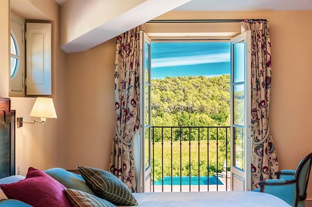 Château de Berne, Chambre avec vue provençale.
Chateau de Berne, room with a provencal view.
•
#ChateauDeBerne #RelaisChateaux #Vineyard #Hotel #Hospitality #Lorgues #Flayosc #Provence #ArtDeVivre #Vignobles #Room #Roomwithaview #InteriorDesign #Spec… ift.tt/2KNAgp3