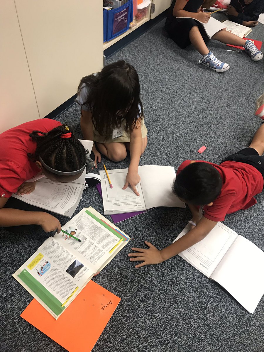 MsGuzman03's tweet photo. Learning how to look up words after using our context clues. Some guesses were correct 😁@ReesStars #ReesDual #duallanguage @Alief_Lang_Arts https://t.co/U0x2LyFrvO